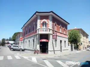 伊莫拉茲伊歐酒店