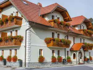 Török Rooms, Bistro & Wellness