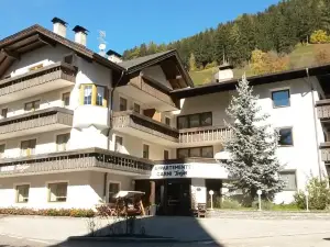 Garni Trojer