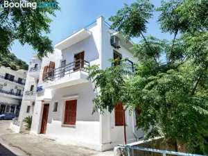 To Gefyraki Rooms