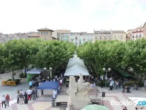 Apartment Market Square