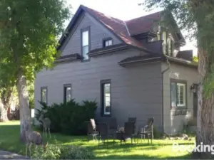 Yellowstone House of the Three Bears 2 Blocks to Downtown Large 4 Bedrooms 2 Baths