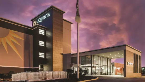 La Quinta Inn & Suites by Wyndham Clifton/Rutherford