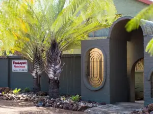 Flamboyant Guesthouse
