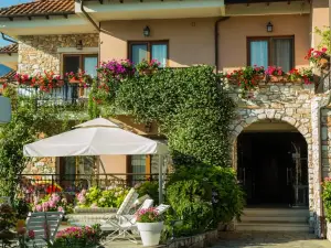 Nikoleta Luxury Villa