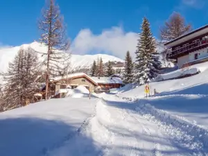 Gruppenhaus im Walliser Alpstyle