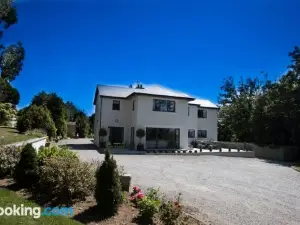 Inch View Lodge
