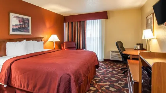 Quality Inn & Suites Kansas City I-435N Near Sports Complex