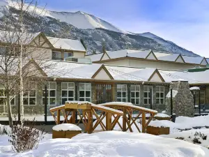 Coast Canmore Hotel & Conference Centre