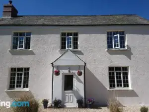 Lovaton Farmhouse