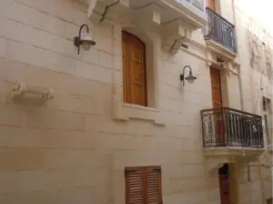 D-House