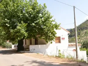 Charming House with Mountain View in Siles + Garden