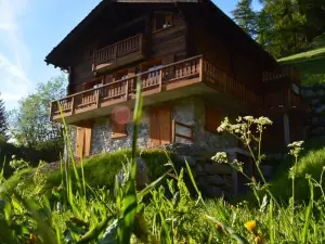 Chalet Grouse