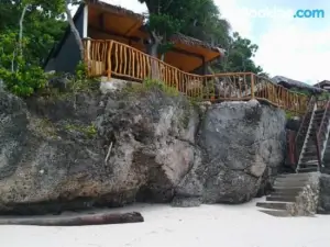 Nini's Beach Bungalows