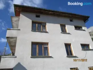 Kristal Guest House