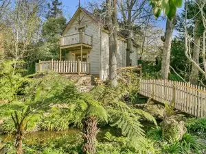 Aldgate Creek Cottage Bed and Breakfast