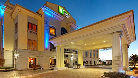 Holiday Inn Express & Suites TRINCITY特立尼達機場