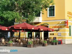 Corner Hotel & Kávéház