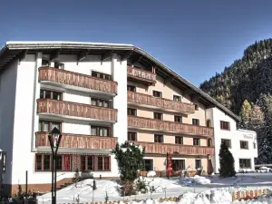"Quality Hosts Arlberg" Hotel Garni Mössmer