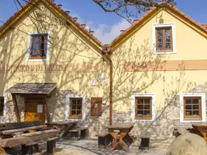 Restaurace & Penzion U Tří Jasanů