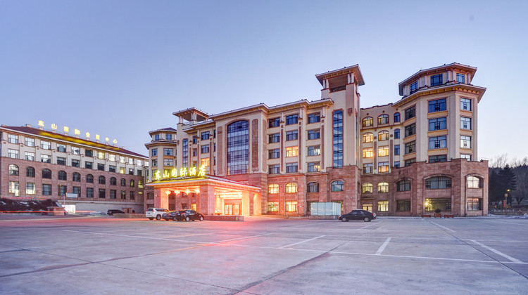 双鸭山东山国际酒店1晚 可选罗玛洗浴