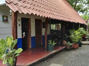 Congos Hostal y Camping
