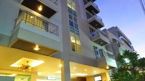 Flipper House Hotel