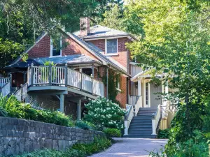 Plantation House Bed & Breakfast