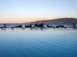 Kalamaki Beach Resort