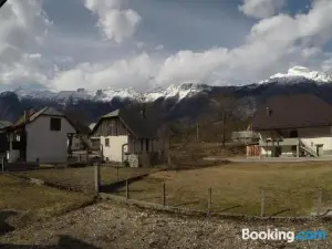 Lesjakova Domačija