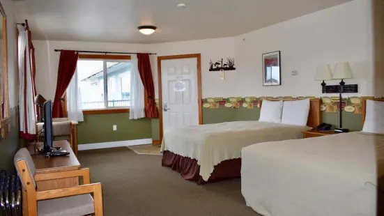 Longliner Lodge and Suites