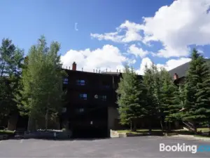 Mountainside Trailview Condo: Cozy Frisco Retreat