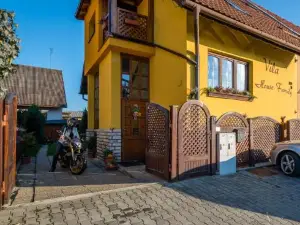 Vila House Family