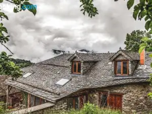 The Dragon Barn - Studio