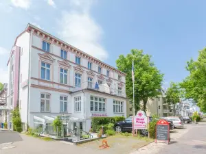 特洛伊之家 / 凱蒂膳食公寓酒店