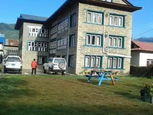 Everest Hotel