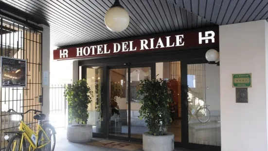 德爾裏阿勒酒店