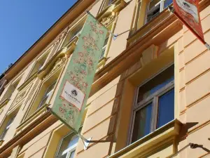 Amelie Apartment Hotel