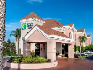 Holiday Inn Express & Suites LATHROP by IHG