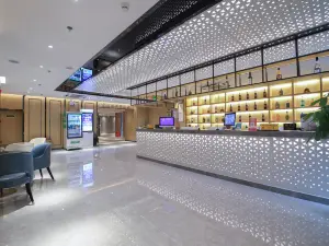 Couple Expert Boutique Hotel (Dongmen Old Street Station)