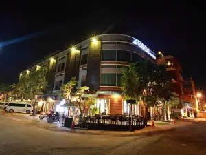 Seasons Riverside Hotel