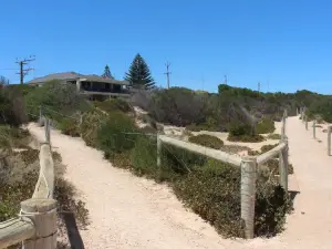 The Lighthouse - Beachfront Accommodation