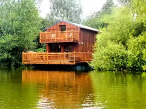 Cabanes Flottantes et gîtes au Fil de l'Eau