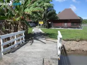 Raiatea Airport Bungalow