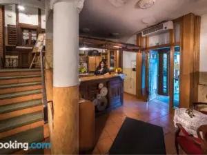 Hotel in Restavracija Pod Roglo
