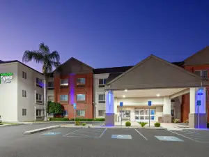 홀리데이 인 익스프레스 & 스위트 툴레어 바이 IHG