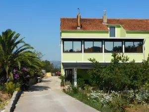 Apartments Leo Janjina