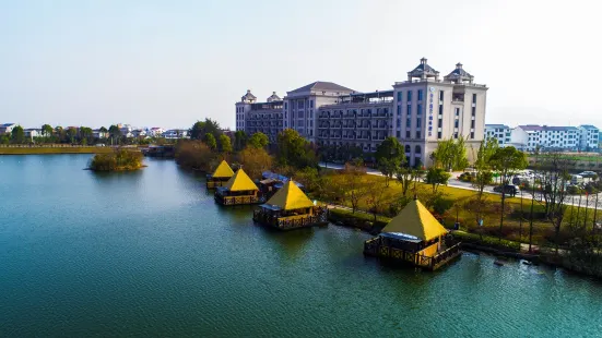 Xianhua Sandalwood Lakeside Hotel