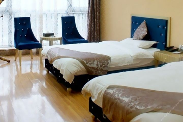 格拉姆瑞玺酒店(郑州祥盛店)(标准双床房)