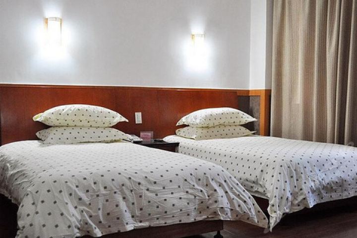 海宁德隆宾馆火车站店